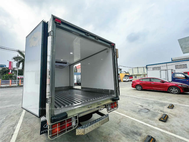 Hyundai Mighty n250 thung dong lanh 52