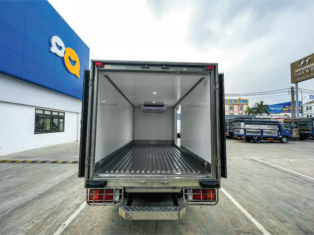 Hyundai Mighty n250 thung dong lanh 82