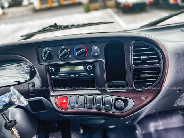 Hyundai mighty 110sp thung kin inox 27