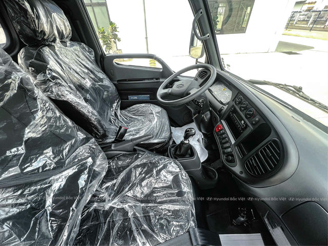 Xe Tải Hyundai New Mighty N250SL- Thùng Kín 2,4 Tấn 20 Hyundai mighty n250sl thung bat 4 1