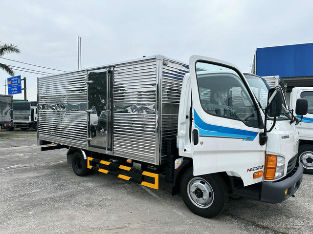 Xe Tải Hyundai New Mighty N250SL- Thùng Kín 2,4 Tấn 10 hyundai new mighty n250sl euro5 thung kin 1 1