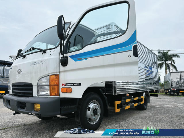Xe Tải Hyundai New Mighty N250SL- Thùng Kín 2,4 Tấn 13 hyundai new mighty n250sl euro5 thung kin 3 1